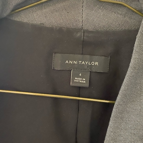 ANN TAYLOR Blazer: Excellent Used Condition. Sz 6 - Picture 3 of 5